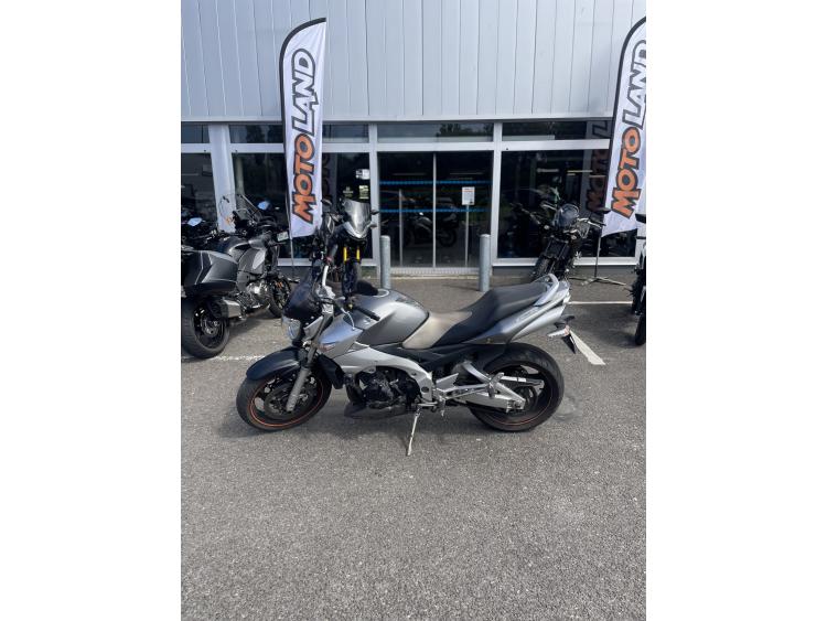 SUZUKI GSR 600