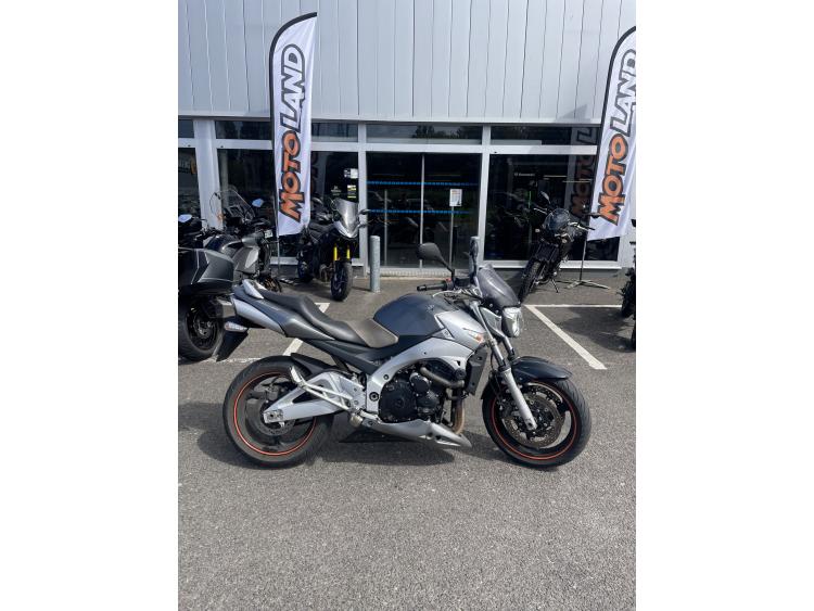 SUZUKI GSR 600