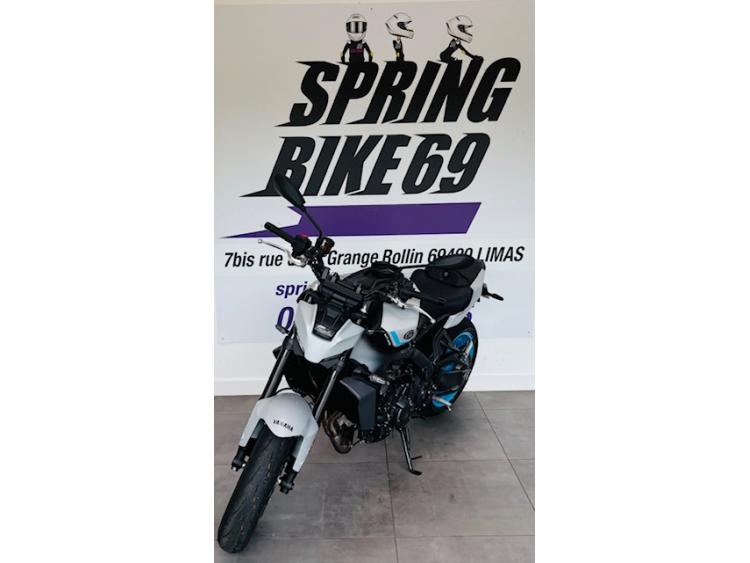 YAMAHA MT-09