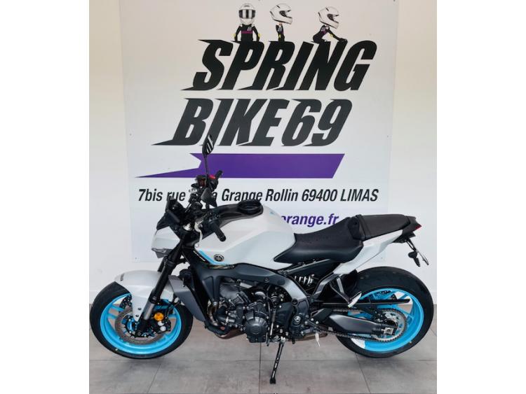 YAMAHA MT-09