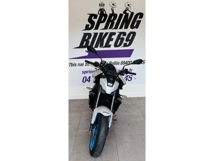YAMAHA MT-09