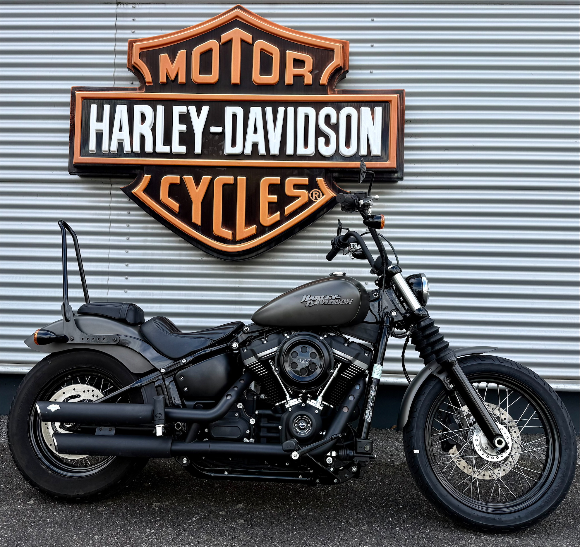 HARLEY-DAVIDSON SOFTAIL STREET BOB 1745