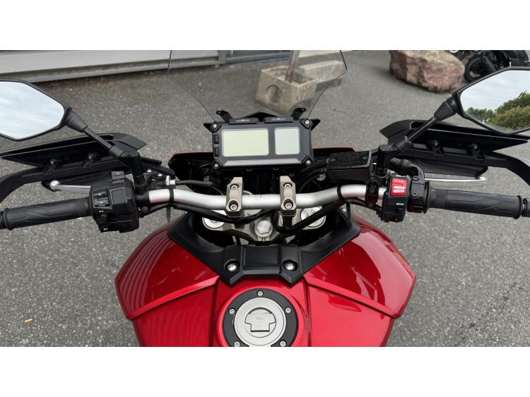 YAMAHA TRACER 9