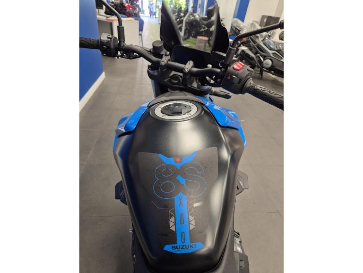 SUZUKI GSX-8S