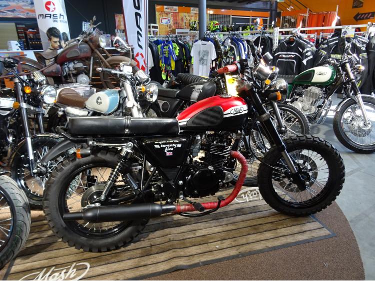 MASH 125 SEVENTY FIVE Scrambler + MOTOBOX