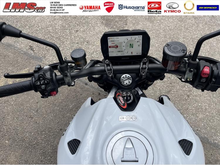DUCATI MONSTER
