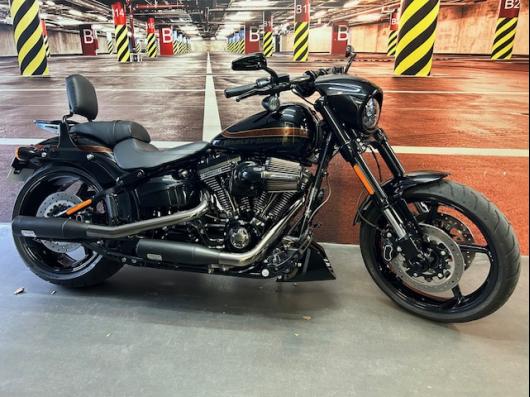 HARLEY-DAVIDSON SOFTAIL BREAKOUT 1800 PRO STREET CVO