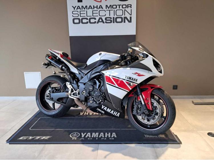 YAMAHA YZF 1000 R1