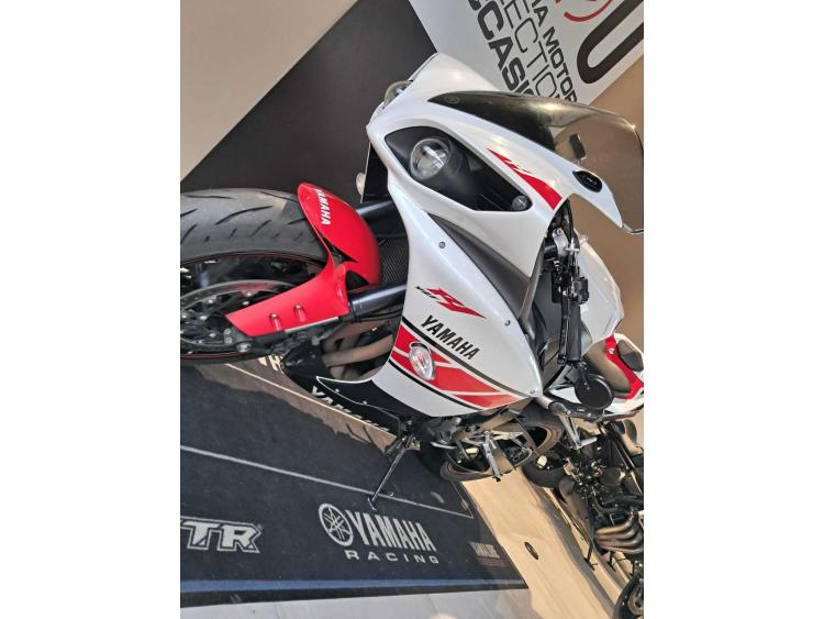 YAMAHA YZF 1000 R1