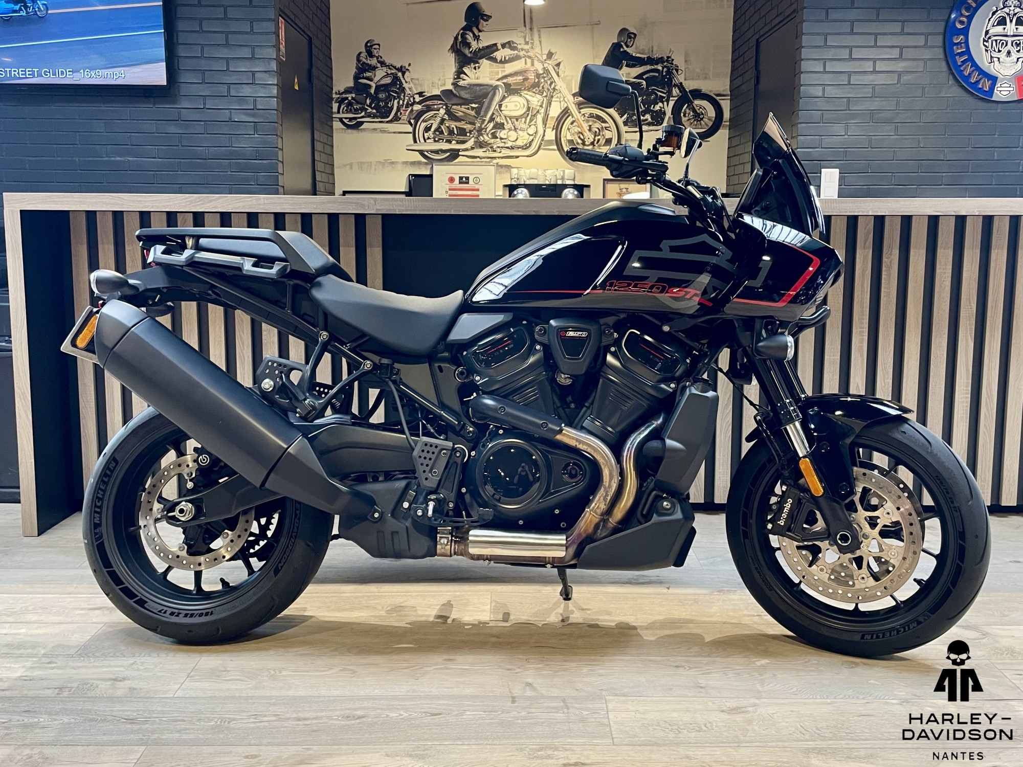 HARLEY-DAVIDSON ADVENTURE PAN AMERICA 1250 ST