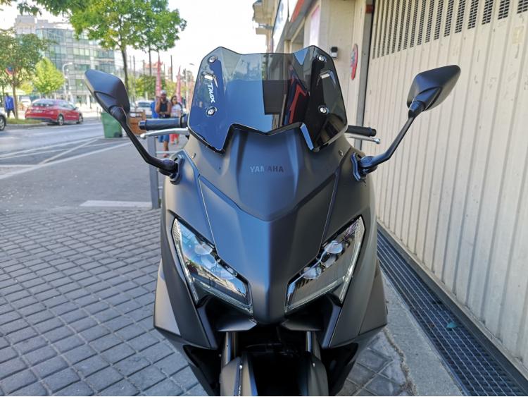 YAMAHA XP T-MAX 560 BLACK MAX 2026