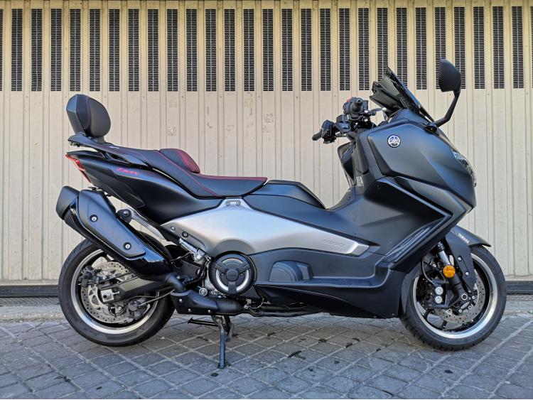 YAMAHA XP T-MAX 560 BLACK MAX 2026