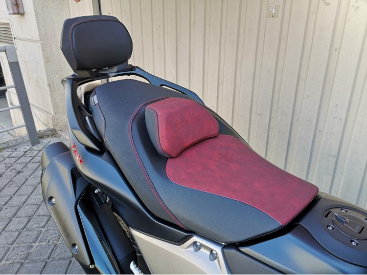 YAMAHA XP T-MAX 560 BLACK MAX 2026