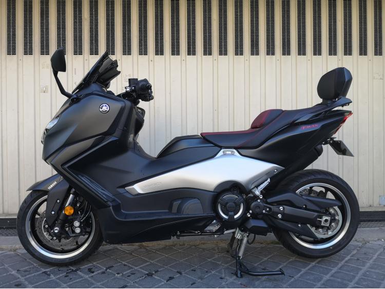 YAMAHA XP T-MAX 560 BLACK MAX 2026