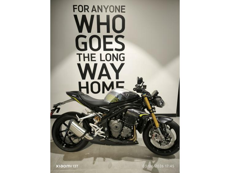 TRIUMPH SPEED TRIPLE 1200 RS