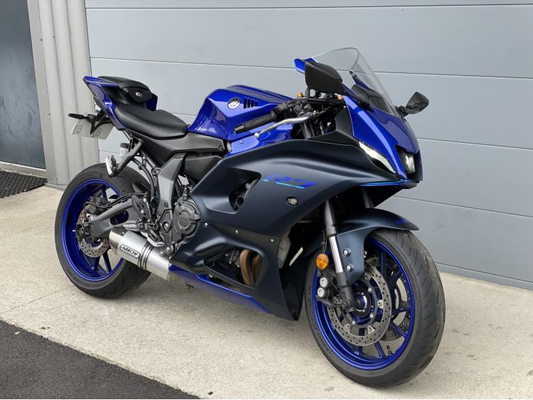 YAMAHA R7