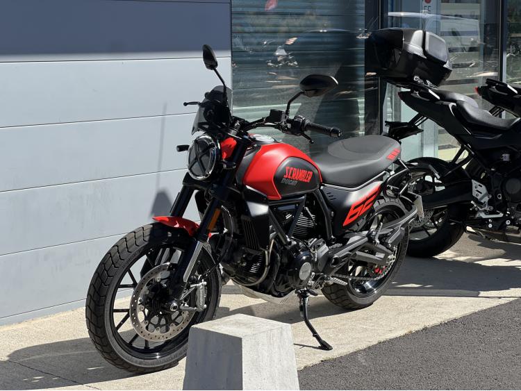 DUCATI SCRAMBLER 800 FULL THROTTLE
