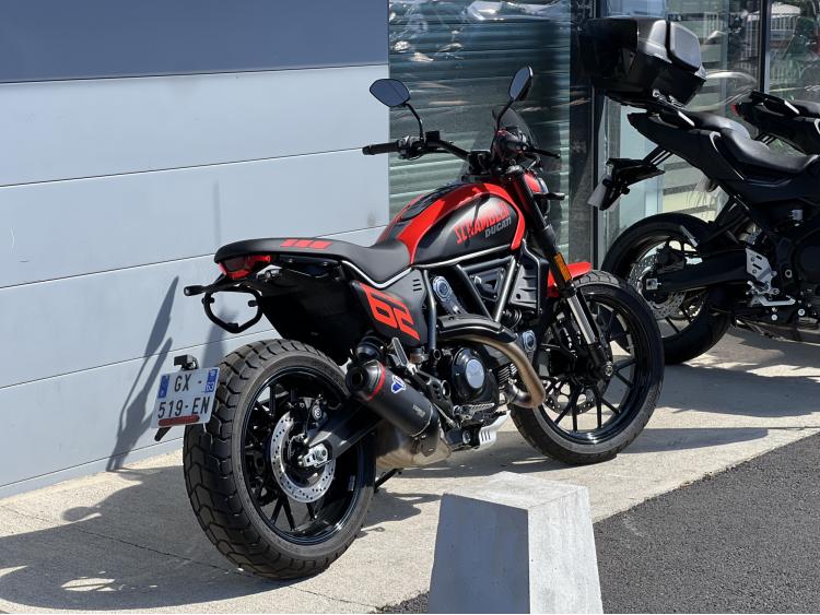 DUCATI SCRAMBLER 800 FULL THROTTLE