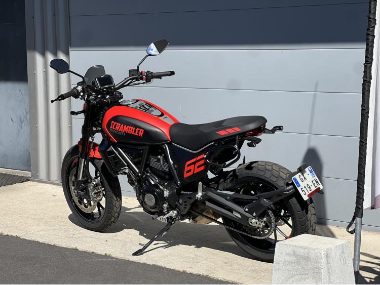 DUCATI SCRAMBLER 800 FULL THROTTLE