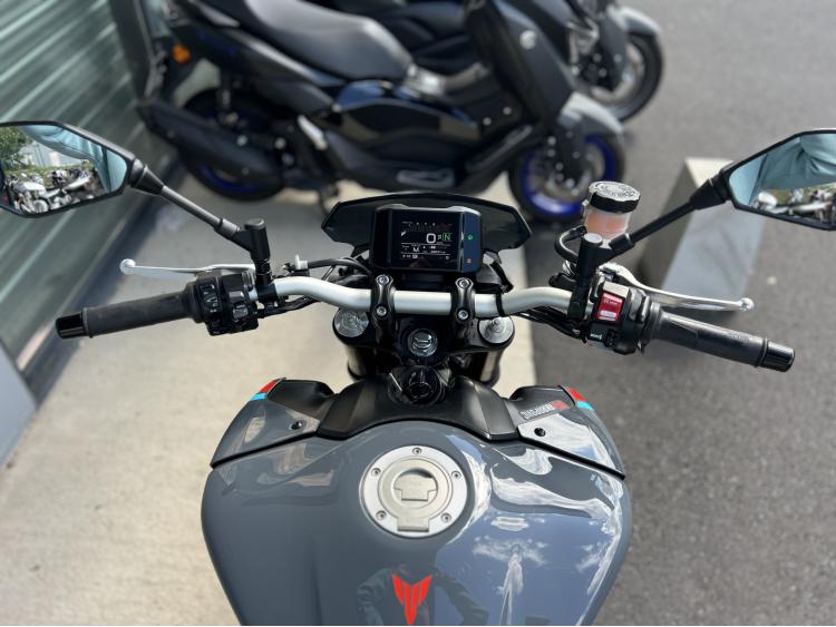 YAMAHA MT-09