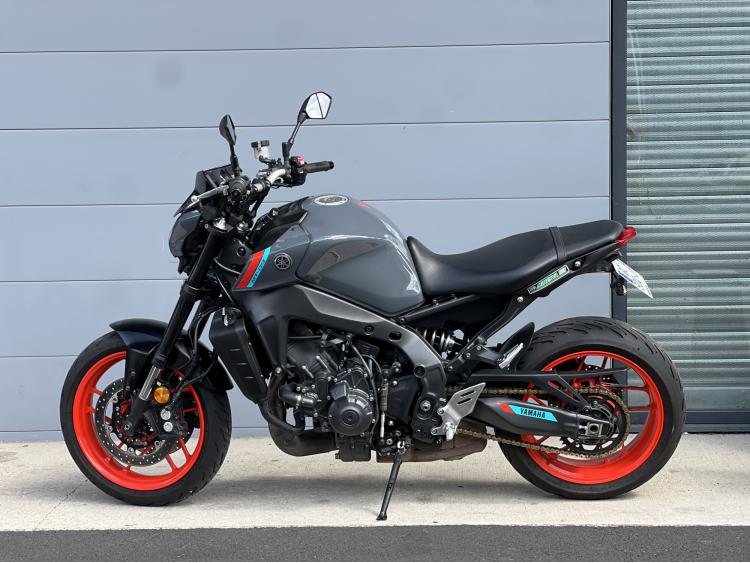 YAMAHA MT-09