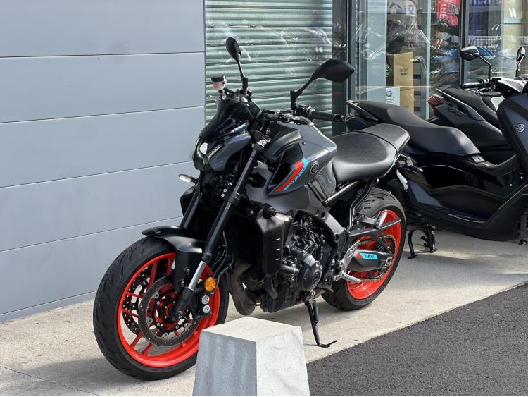 YAMAHA MT-09