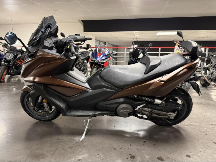 KYMCO AK 550