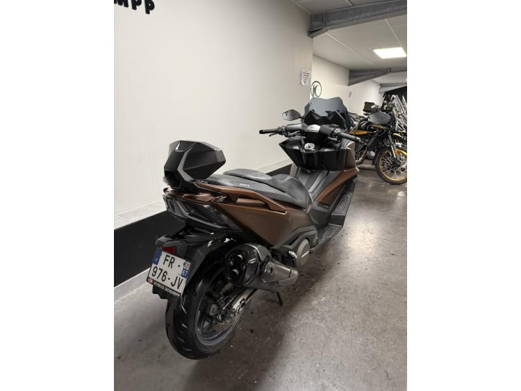 KYMCO AK 550