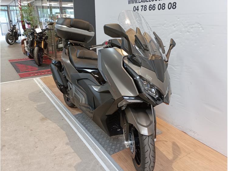 KYMCO AK 550