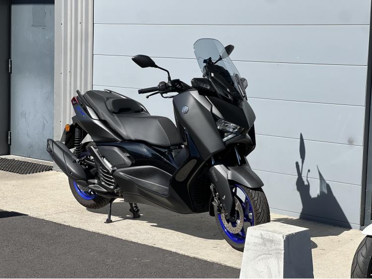 YAMAHA X-MAX 125