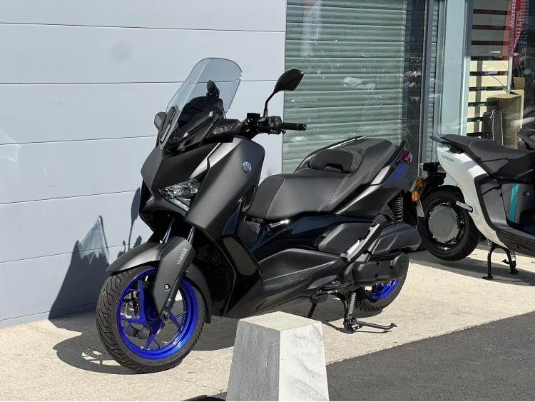 YAMAHA X-MAX 125