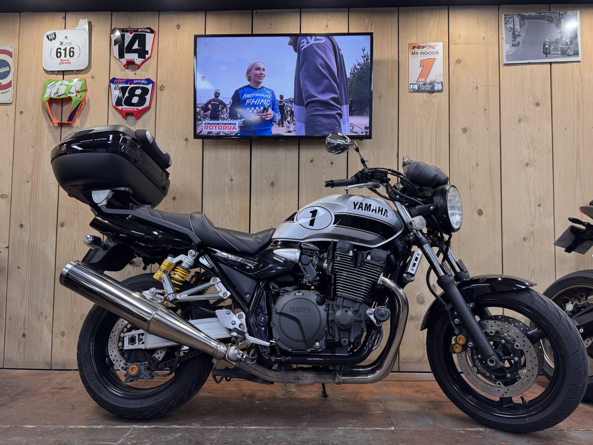YAMAHA XJR 1300