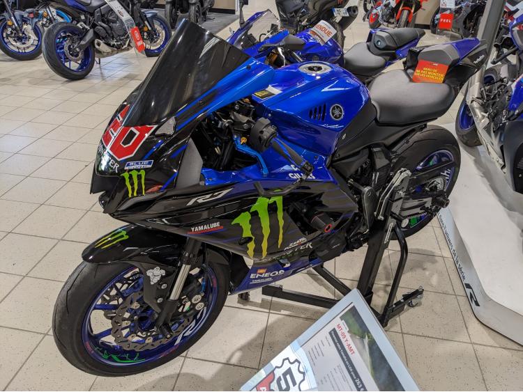 YAMAHA YZF-R7 PISTE TOUTES OPTIONS 