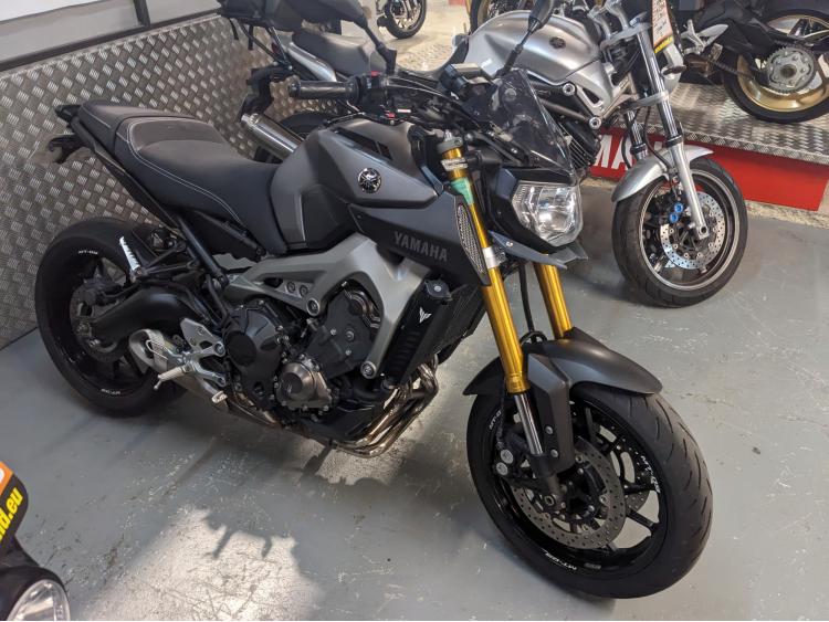 YAMAHA MT-09