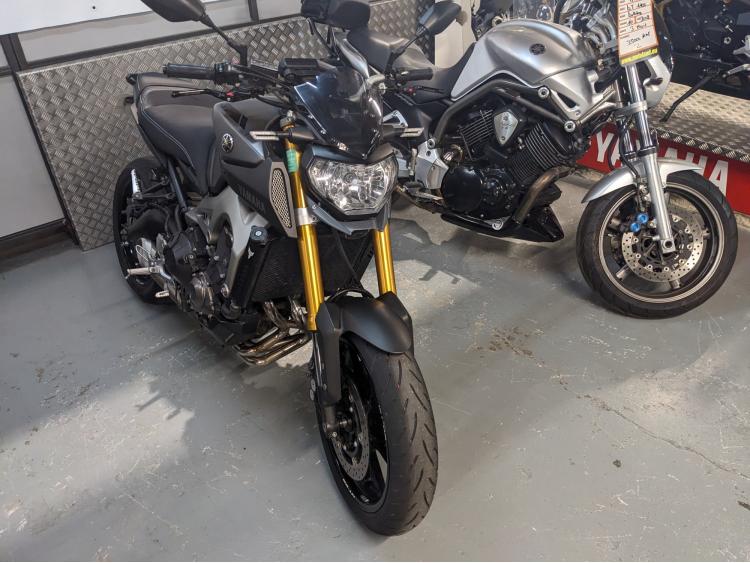 YAMAHA MT-09