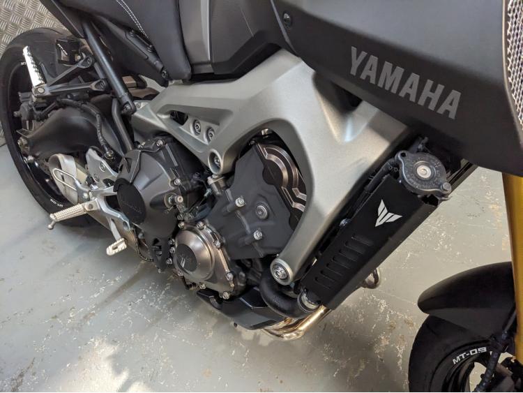 YAMAHA MT-09