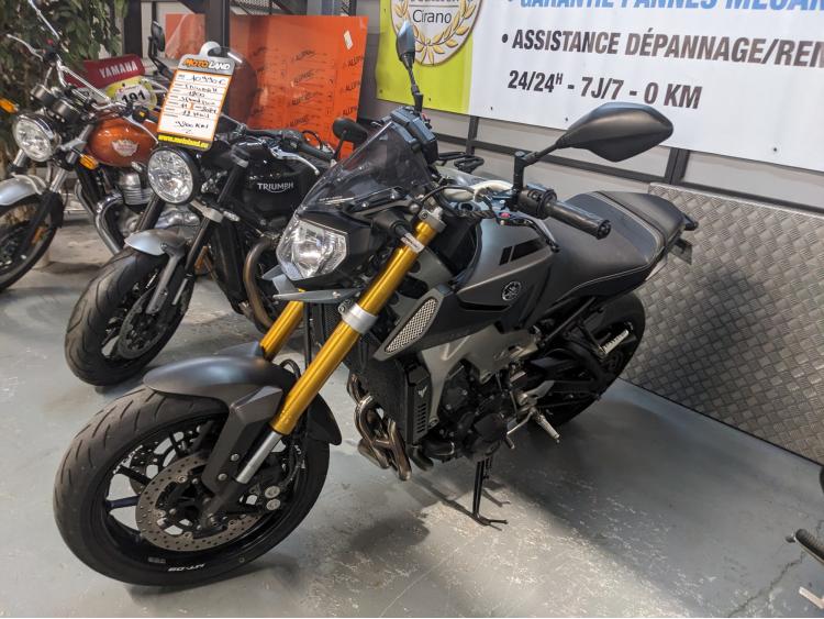 YAMAHA MT-09