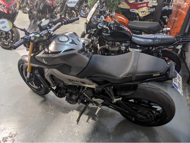 YAMAHA MT-09