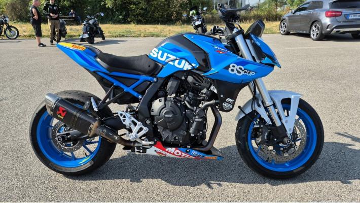SUZUKI GSX