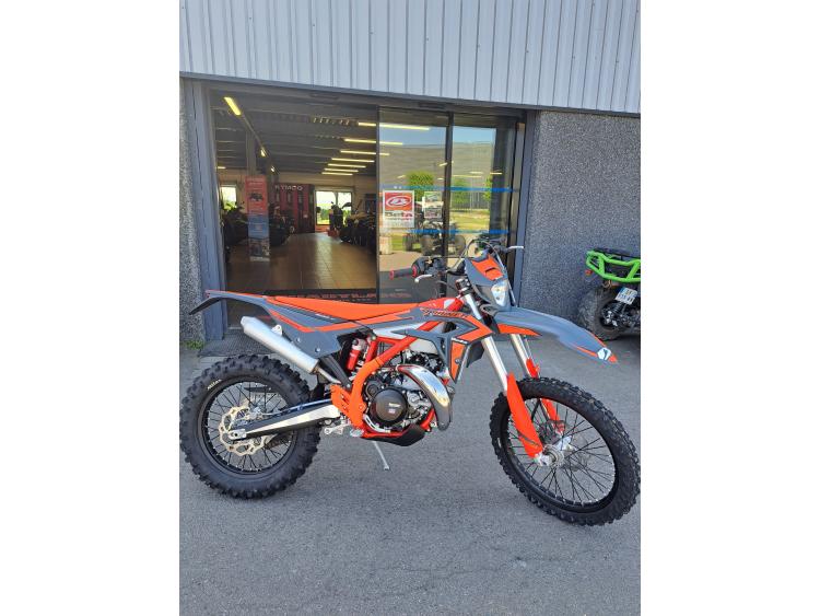 BETA XTRAINER 300 2025 - NEUVE -
