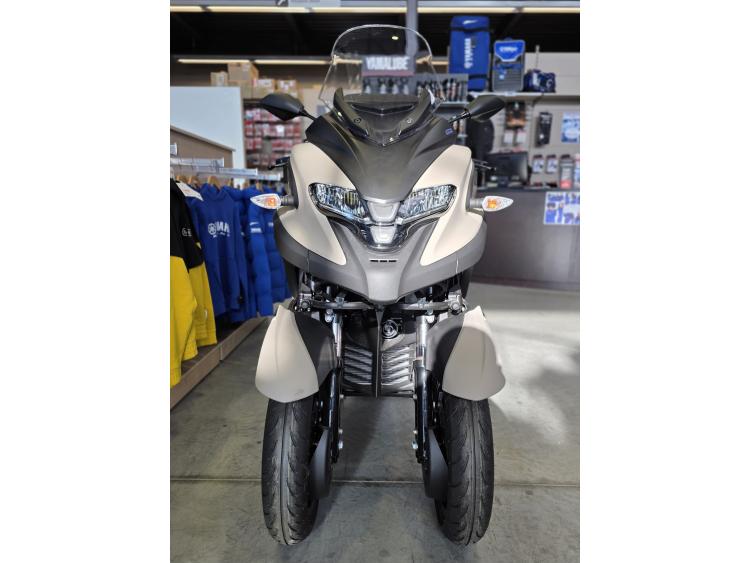 YAMAHA TRICITY 300