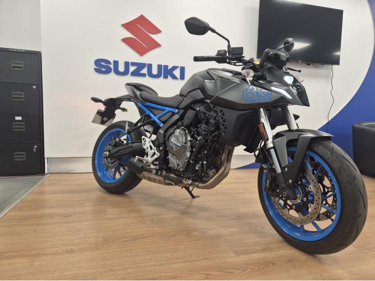SUZUKI GSX-8S A2