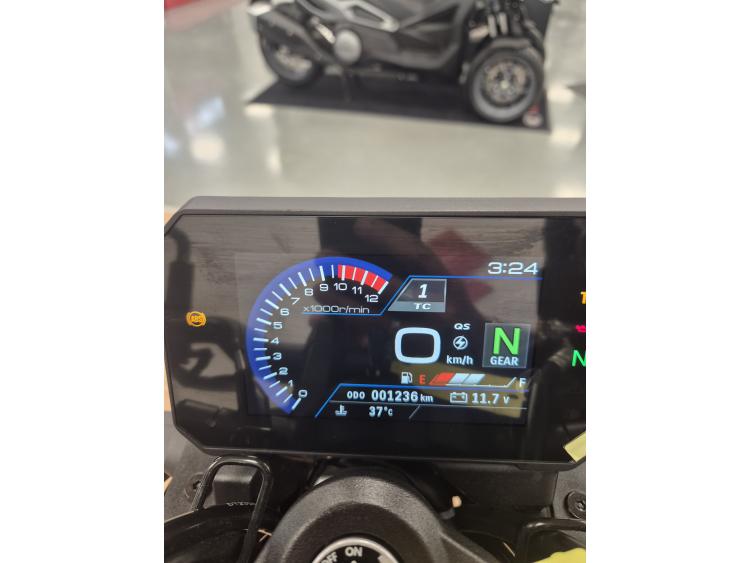 SUZUKI GSX-8S A2