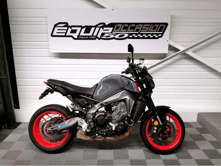 YAMAHA MT-09 - 1ERE MAIN - MT09 