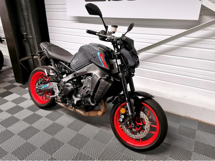 YAMAHA MT-09 - 1ERE MAIN - MT09 