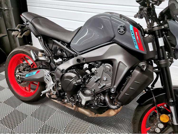 YAMAHA MT-09 - 1ERE MAIN - MT09 