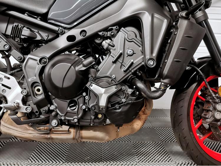 YAMAHA MT-09 - 1ERE MAIN - MT09 