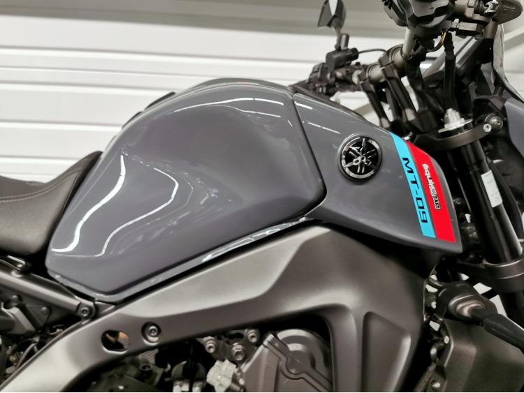 YAMAHA MT-09 - 1ERE MAIN - MT09 