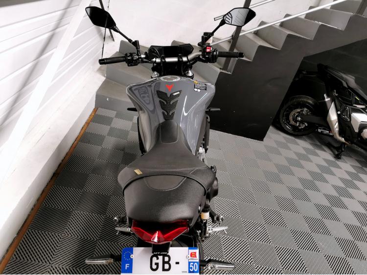 YAMAHA MT-09 - 1ERE MAIN - MT09 