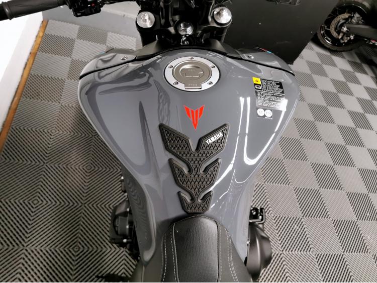 YAMAHA MT-09 - 1ERE MAIN - MT09 